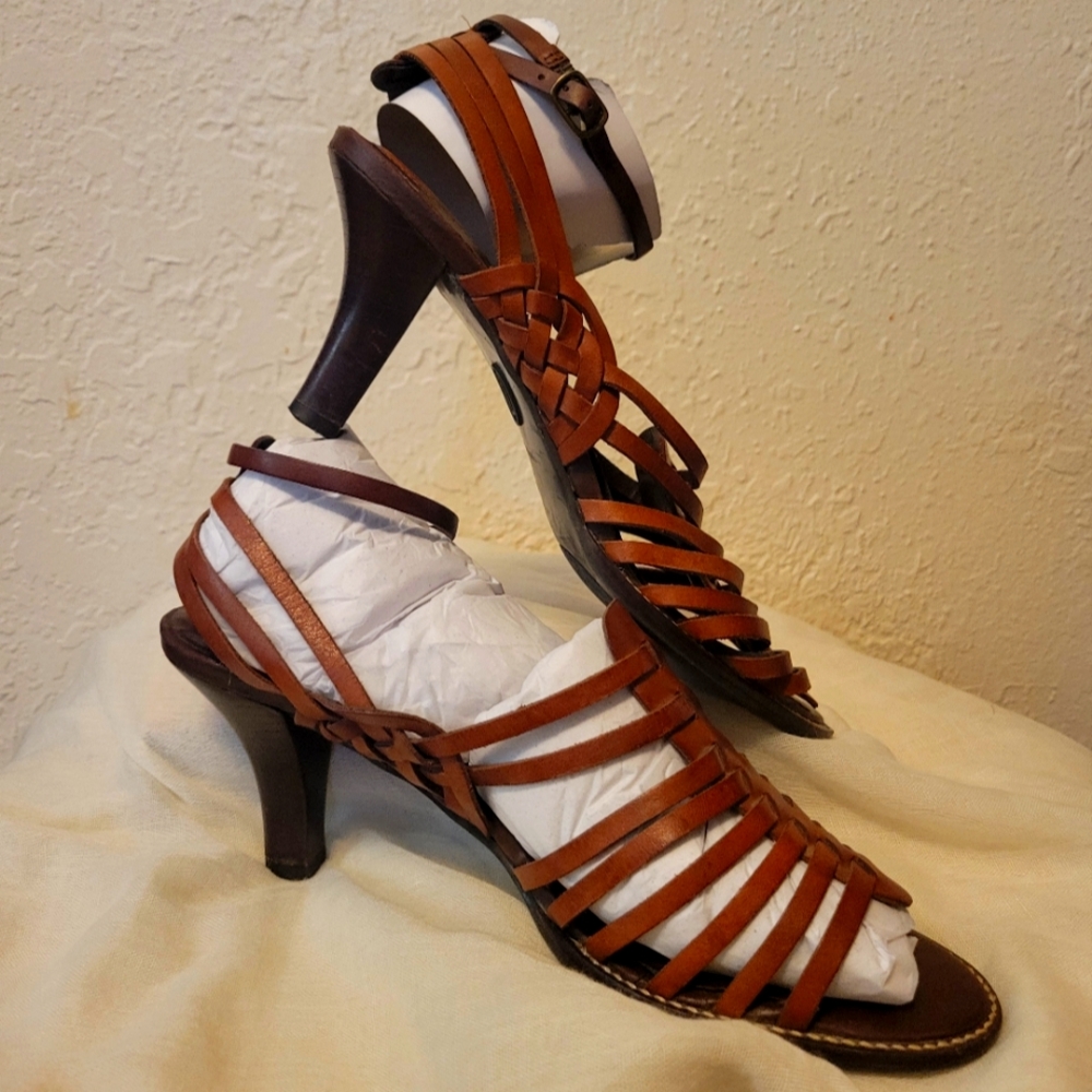Huaraches Women Leather Size 7M 3" heel